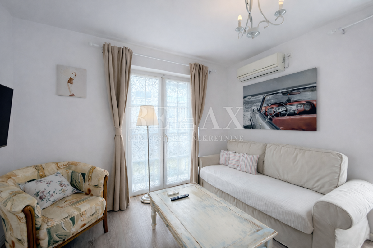 Crikvenica - stanovanje z razgledom, druga vrsta do morja