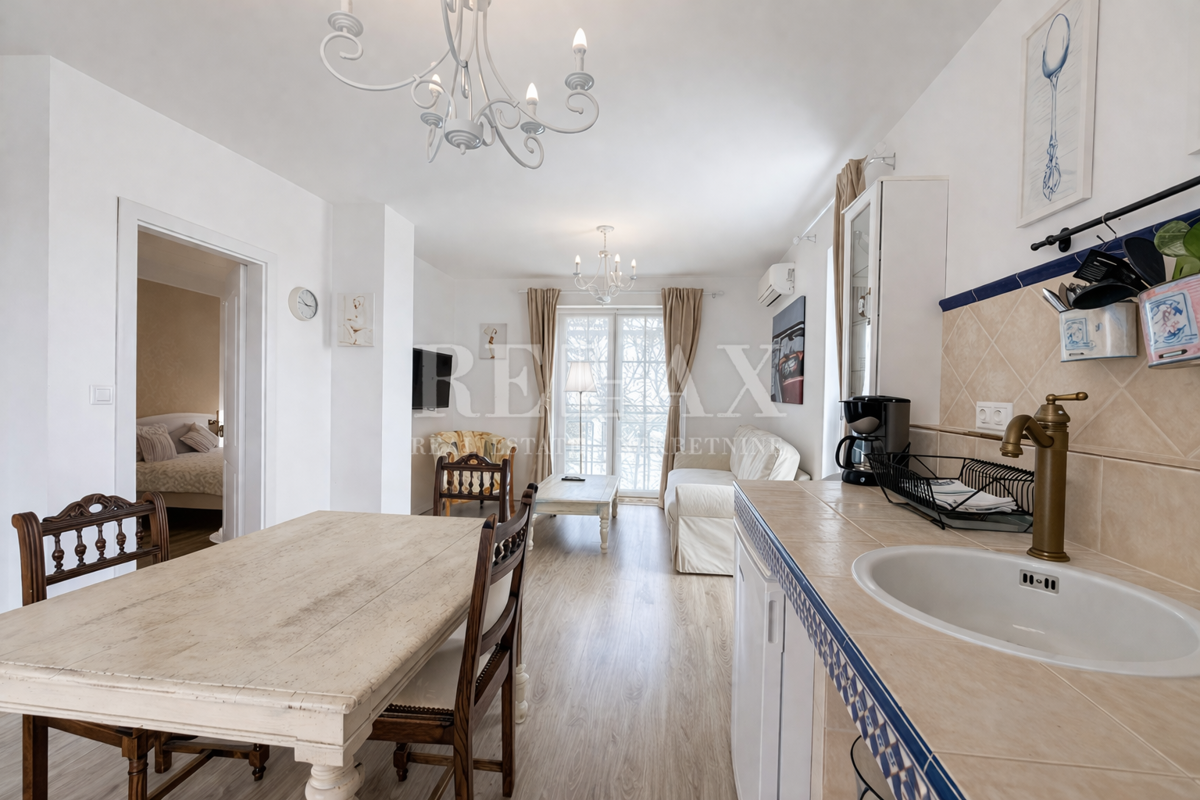 Crikvenica - stanovanje z razgledom, druga vrsta do morja