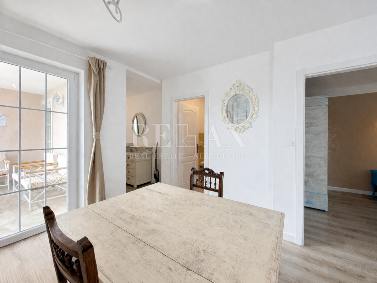 Crikvenica - stanovanje z razgledom, druga vrsta do morja