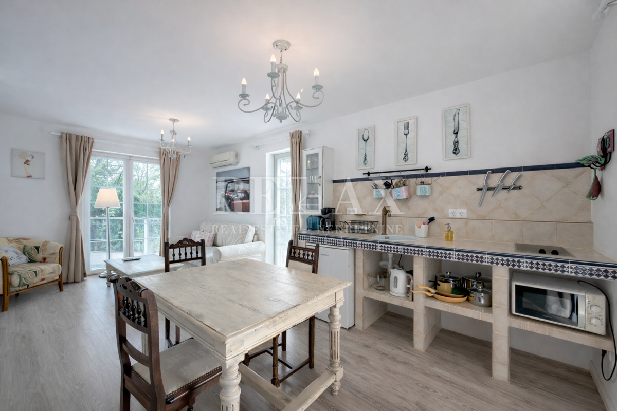 Crikvenica - stanovanje z razgledom, druga vrsta do morja