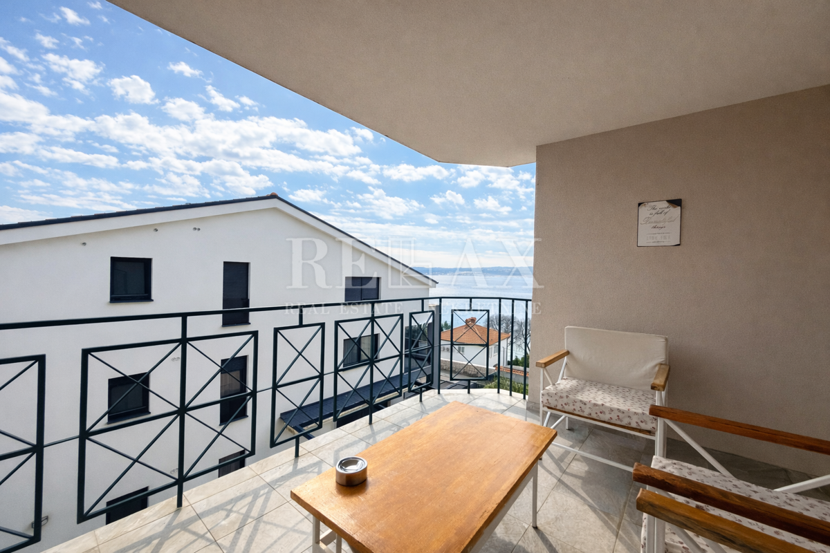 Crikvenica - stanovanje z razgledom, druga vrsta do morja