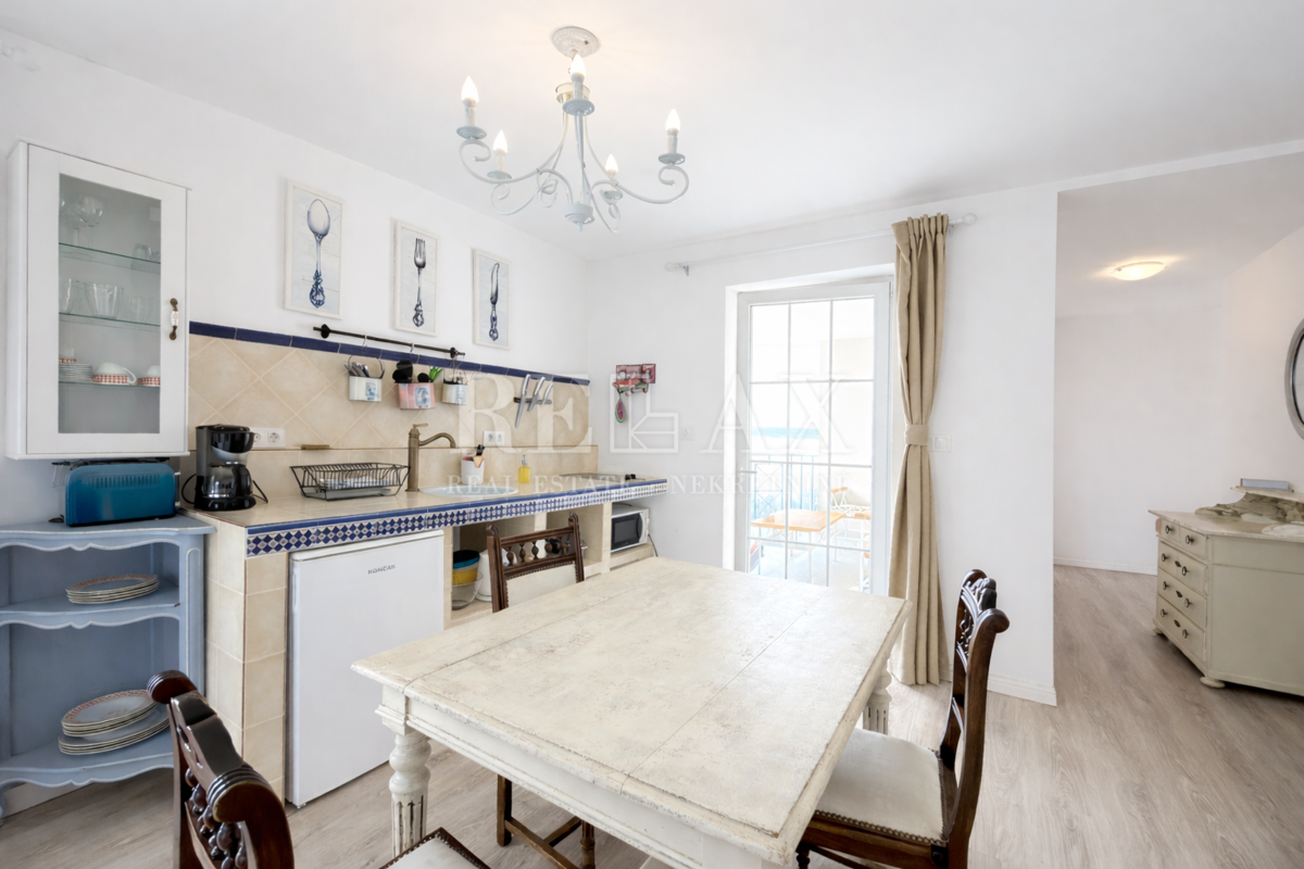 Crikvenica - stanovanje z razgledom, druga vrsta do morja