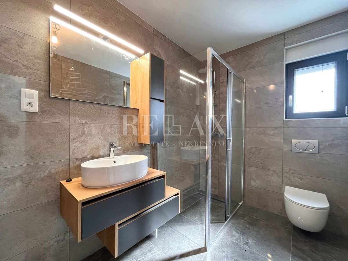 CRIKVENICA, DRAMALJ - Dvoetažni apartma s panoramskim pogledom na morje
