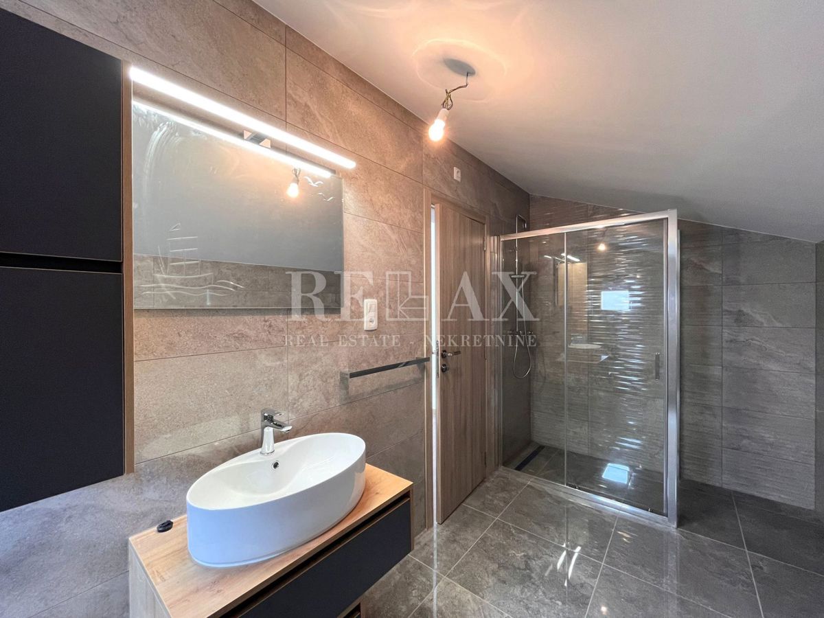 CRIKVENICA, DRAMALJ - Dvoetažni apartma s panoramskim pogledom na morje