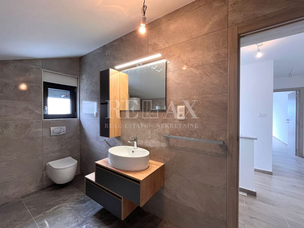 CRIKVENICA, DRAMALJ - Dvoetažni apartma s panoramskim pogledom na morje