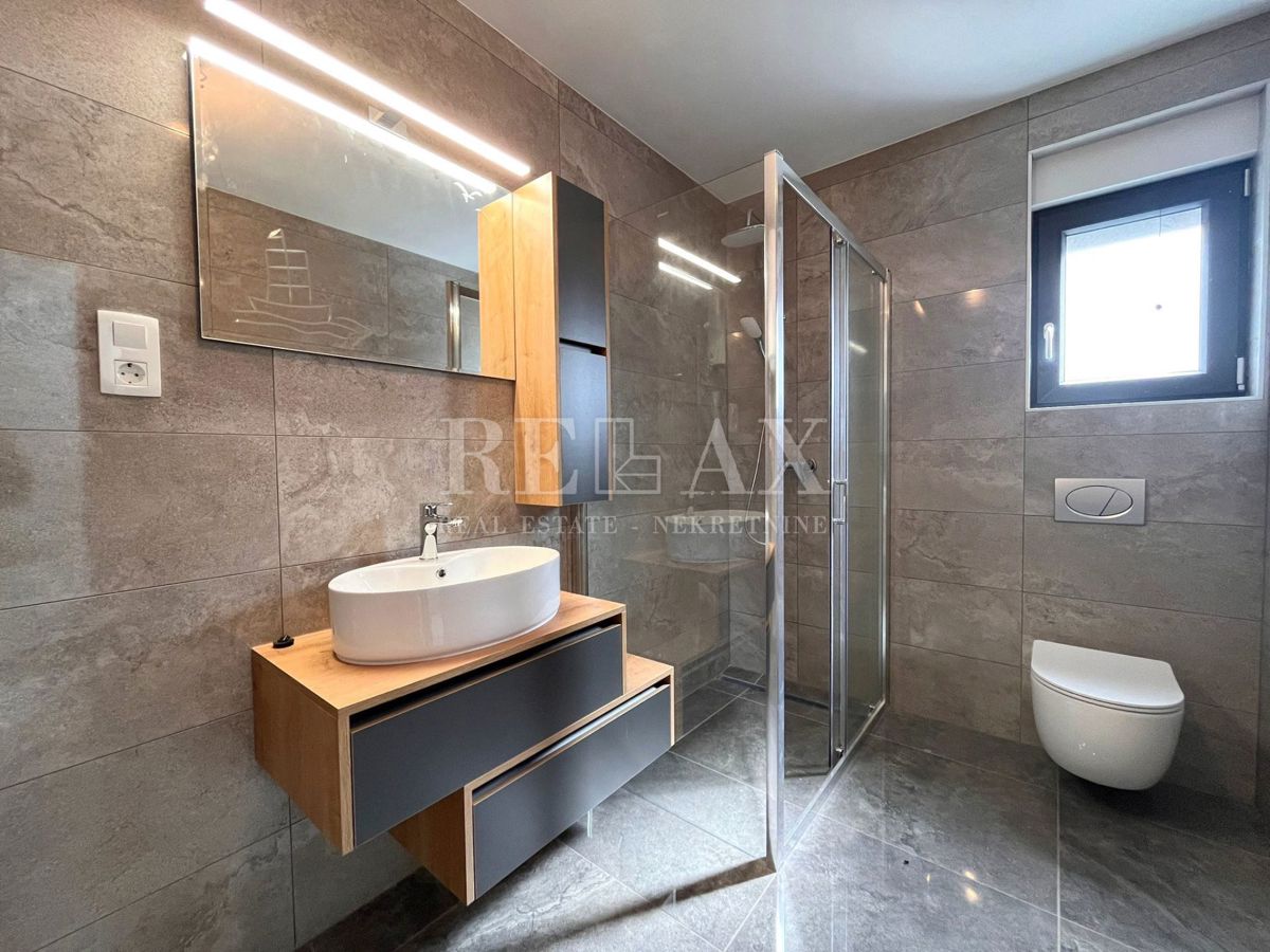 CRIKVENICA, DRAMALJ - Dvoetažni apartma s panoramskim pogledom na morje