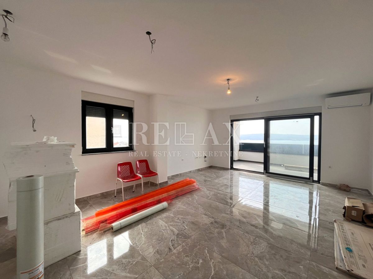 CRIKVENICA, DRAMALJ - Dvoetažni apartma s panoramskim pogledom na morje