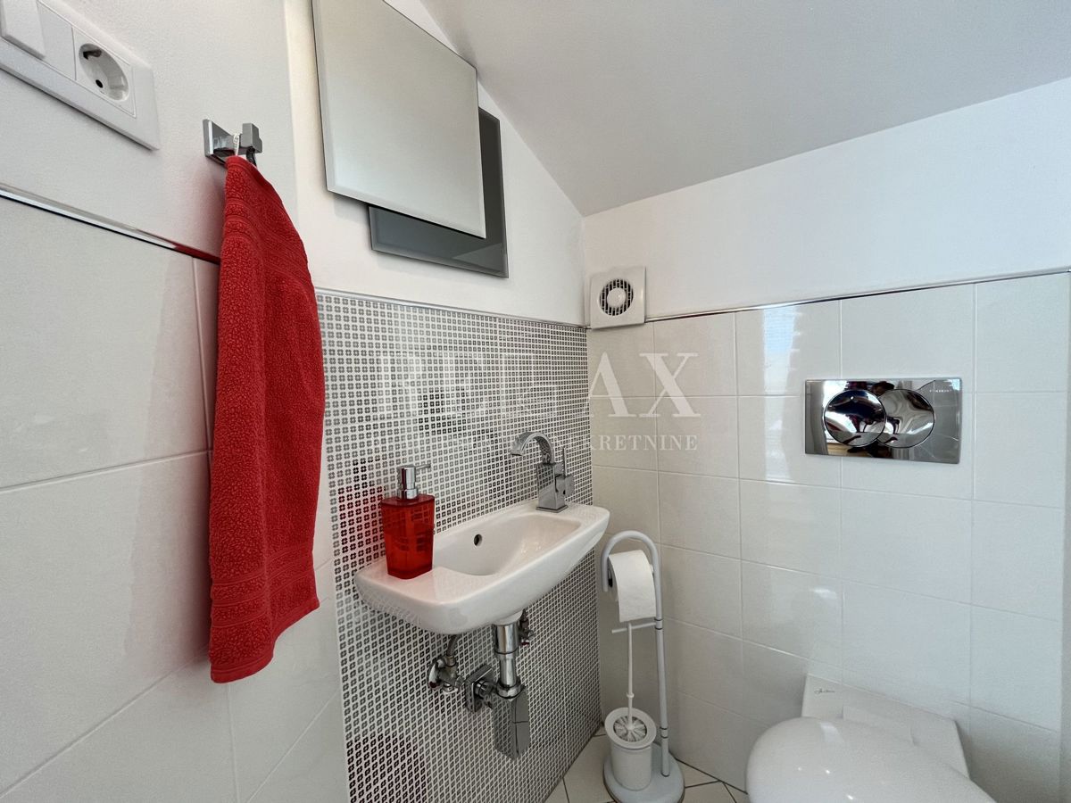 SENJ - Apartma v mansardi s čudovitim pogledom na morje