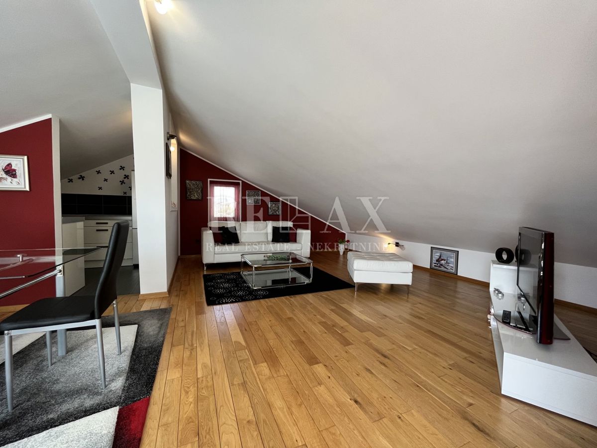 SENJ - Apartma v mansardi s čudovitim pogledom na morje
