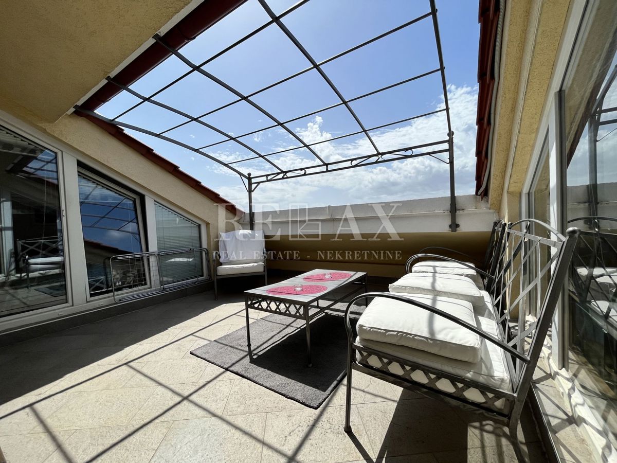 SENJ - Apartma v mansardi s čudovitim pogledom na morje