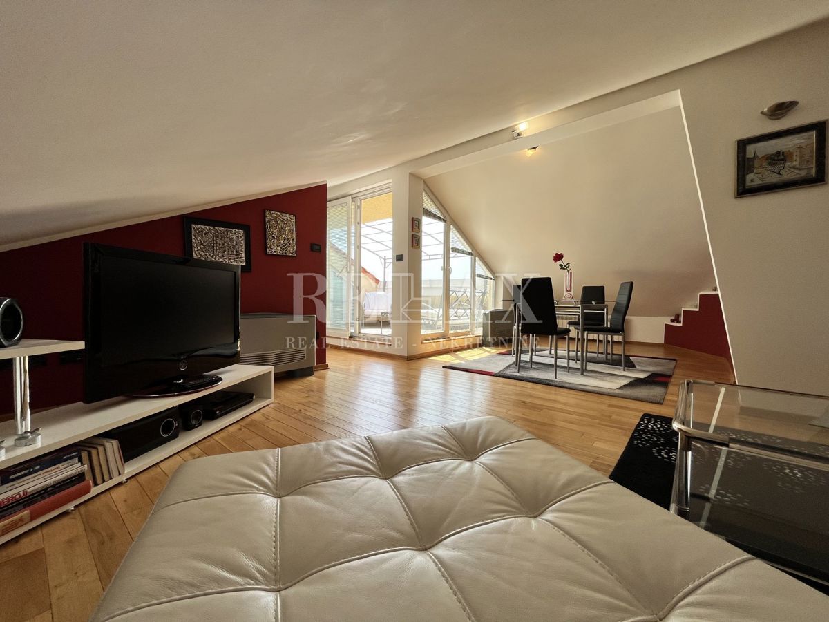 SENJ - Apartma v mansardi s čudovitim pogledom na morje