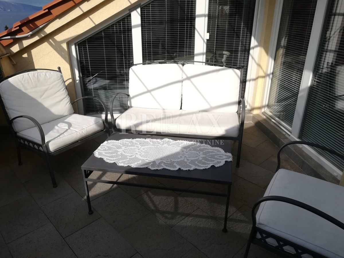 SENJ - Apartma v mansardi s čudovitim pogledom na morje