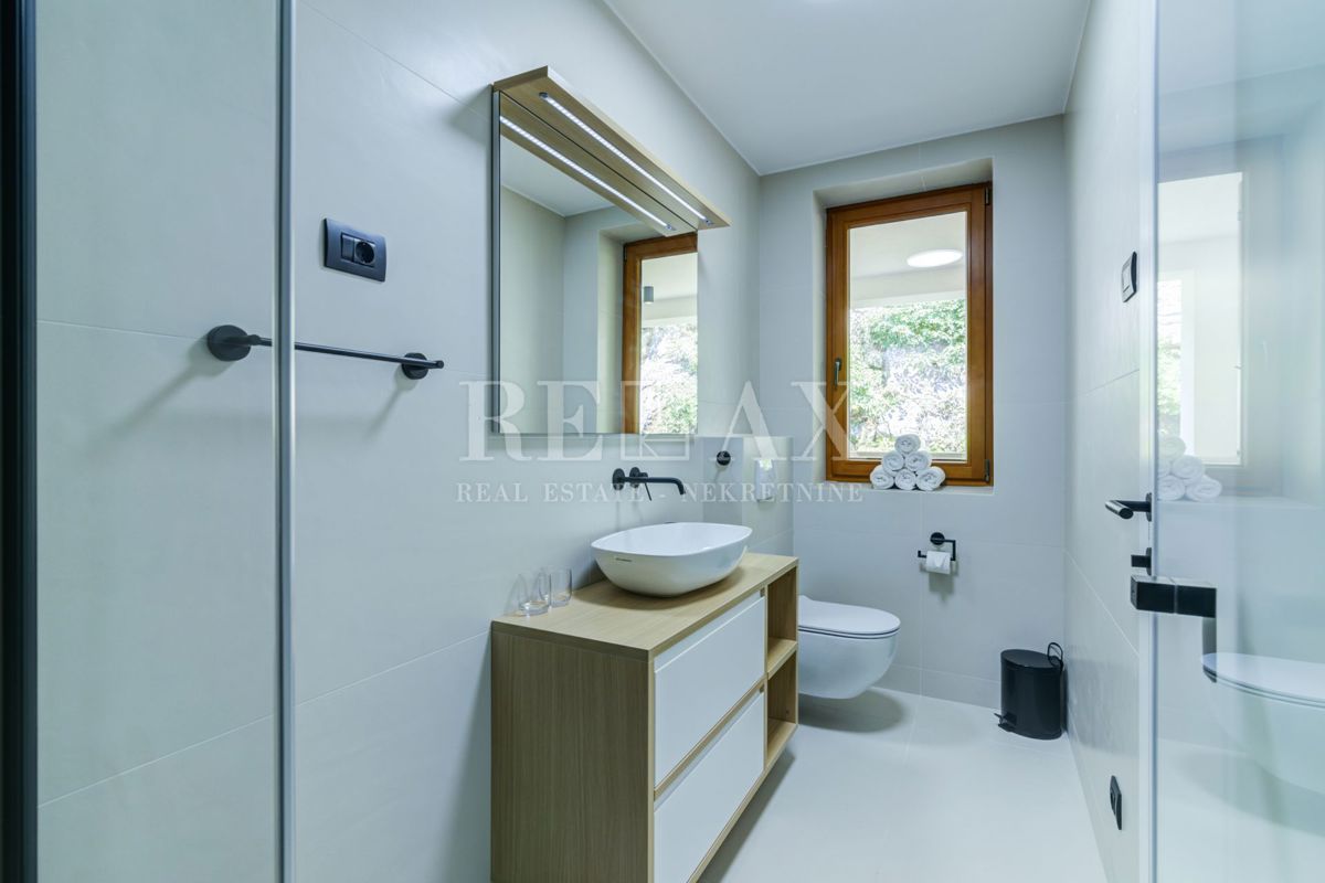 OPATIJA, VOLOSKO - Moderno dvoetažno stanovanje, prvo nadstropje