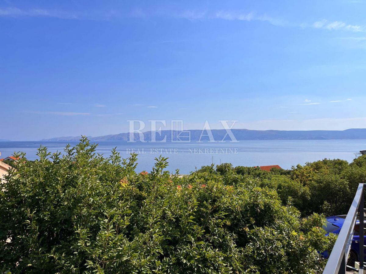 Novi Vinodolski, Povile - stanovanje z garažo 160 m od plaže