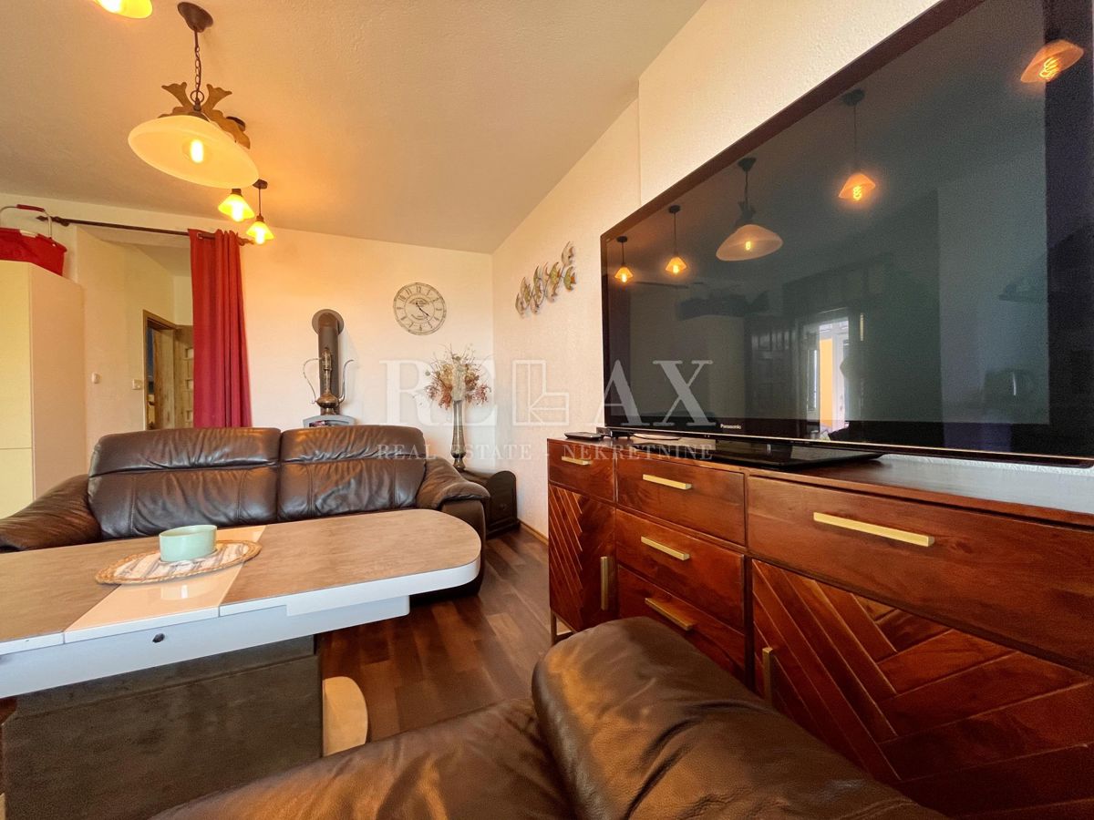 Novi Vinodolski, Povile - stanovanje z garažo 160 m od plaže