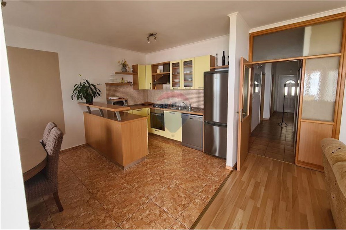 OMIŠ, DUČE, HIŠA, 400 m2, Z APARTMAJI IN POGLEDOM NA MORJE