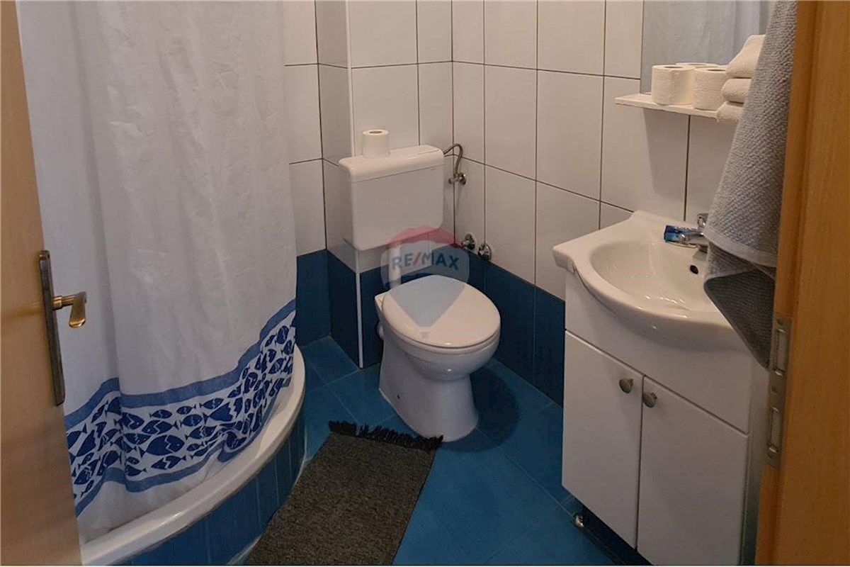 OMIŠ, DUČE, HIŠA, 400 m2, Z APARTMAJI IN POGLEDOM NA MORJE