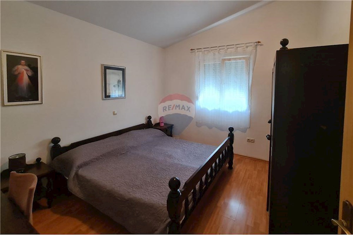 OMIŠ, DUČE, HIŠA, 400 m2, Z APARTMAJI IN POGLEDOM NA MORJE