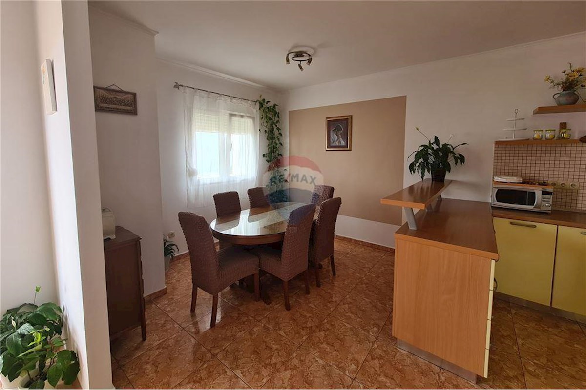 OMIŠ, DUČE, HIŠA, 400 m2, Z APARTMAJI IN POGLEDOM NA MORJE