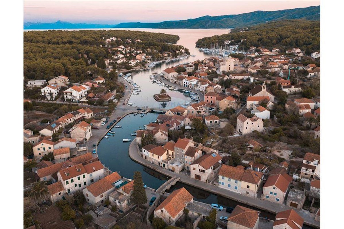 EKSKLUZIVNO, kmetijsko zemljišče, Vrboska, otok Hvar