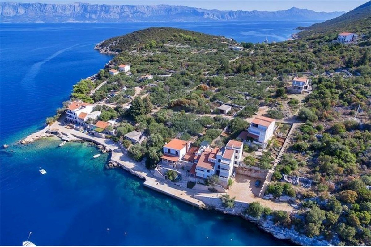 Otok Hvar, zaliv Pokrivenik, prva vrsta do morja, gradbeno zemljišče