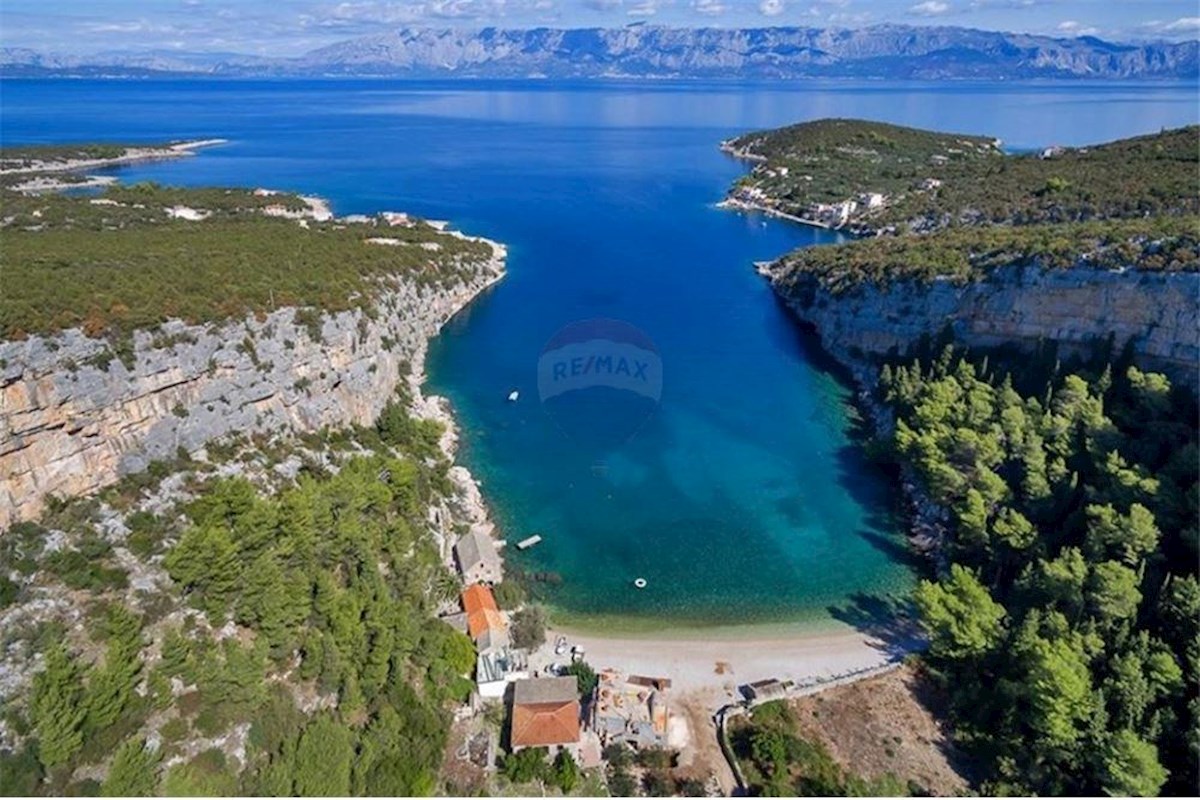 Otok Hvar, zaliv Pokrivenik, prva vrsta do morja, gradbeno zemljišče