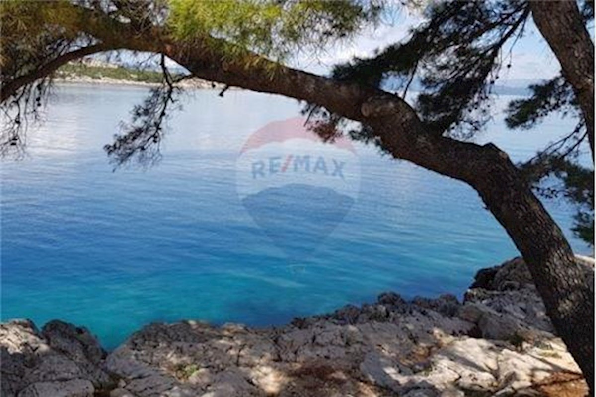 Otok Hvar, zaliv Pokrivenik, prva vrsta do morja, gradbeno zemljišče