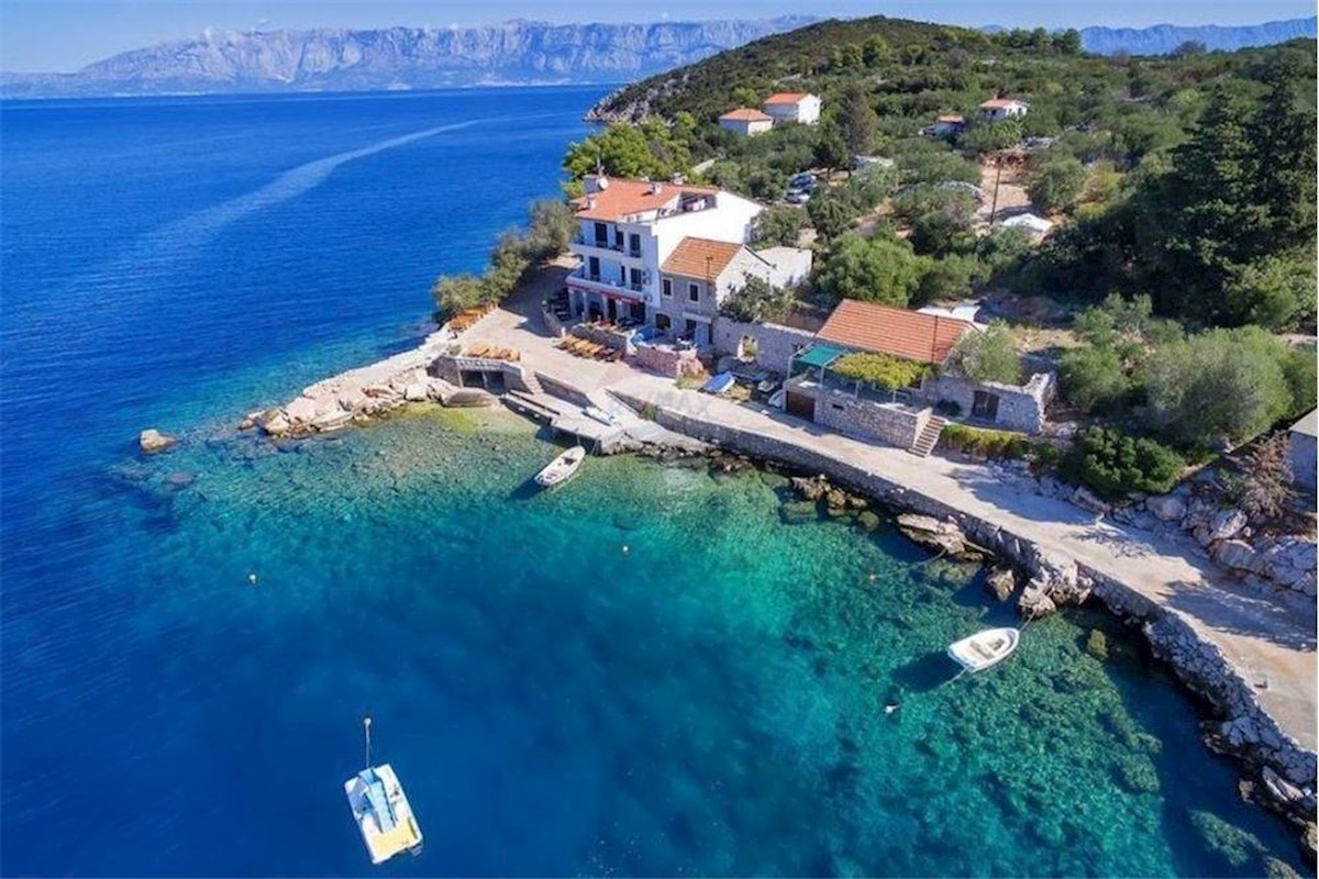 Otok Hvar, zaliv Pokrivenik, prva vrsta do morja, gradbeno zemljišče