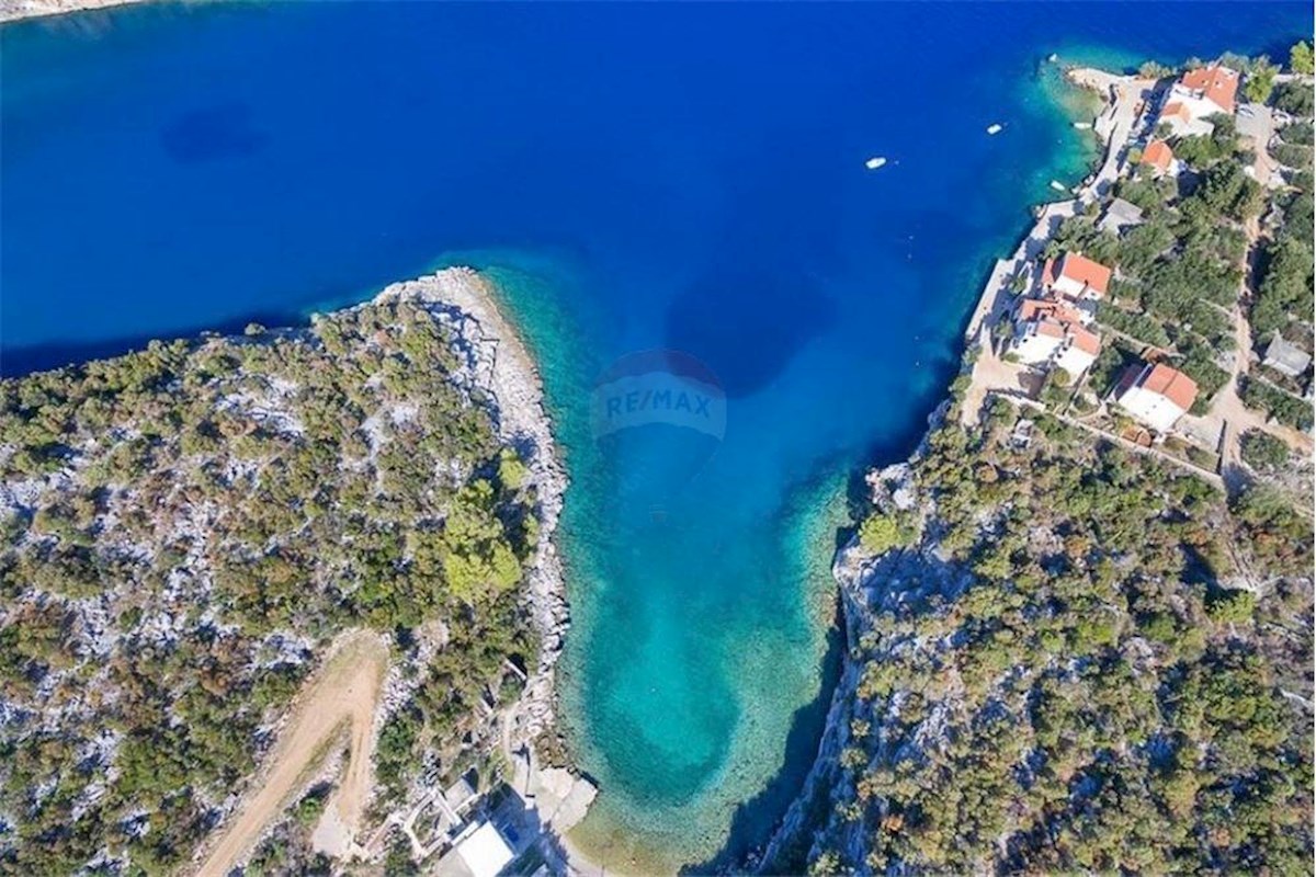 Otok Hvar, zaliv Pokrivenik, prva vrsta do morja, gradbeno zemljišče