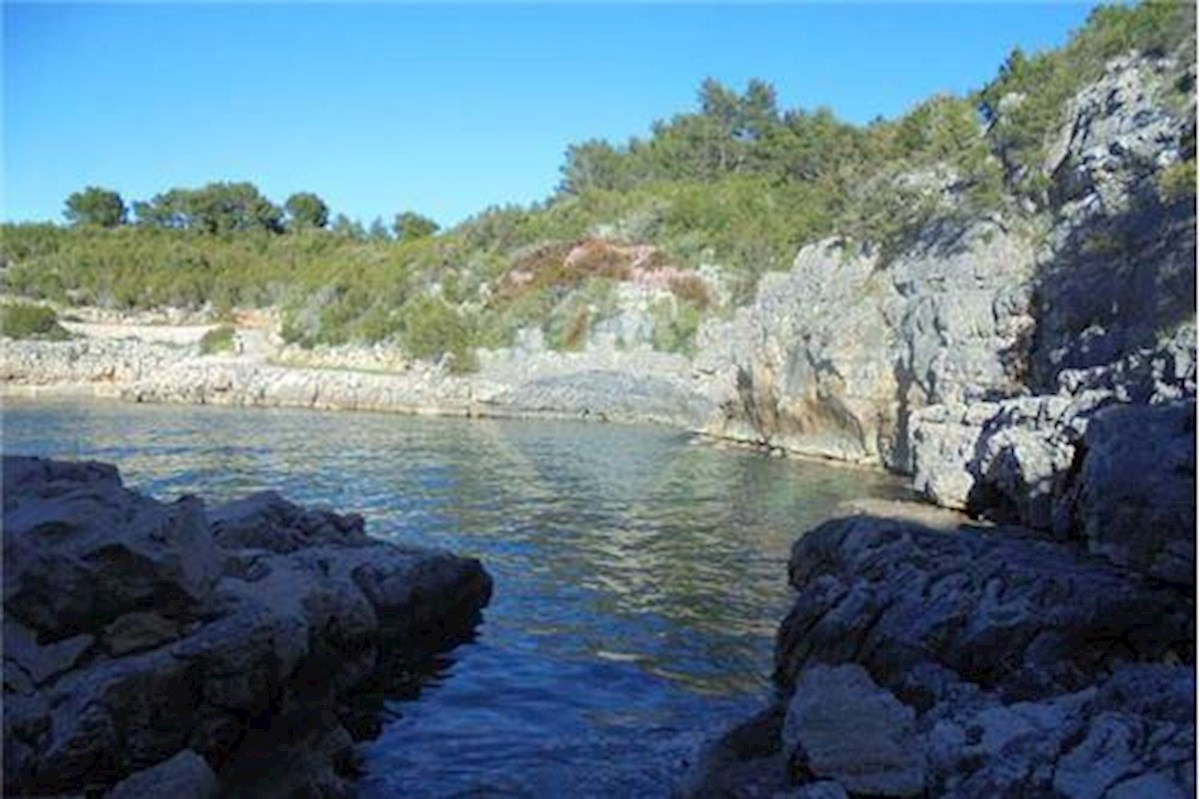 OTOK HVAR, SEVERNA STRAN, KMETIJSKO ZEMLJIŠČE OB MORJU