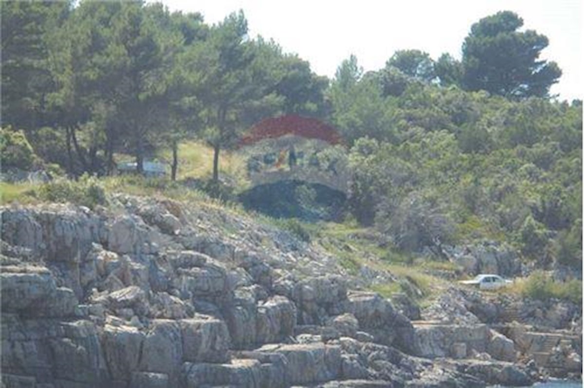 OTOK HVAR, SEVERNA STRAN, KMETIJSKO ZEMLJIŠČE OB MORJU