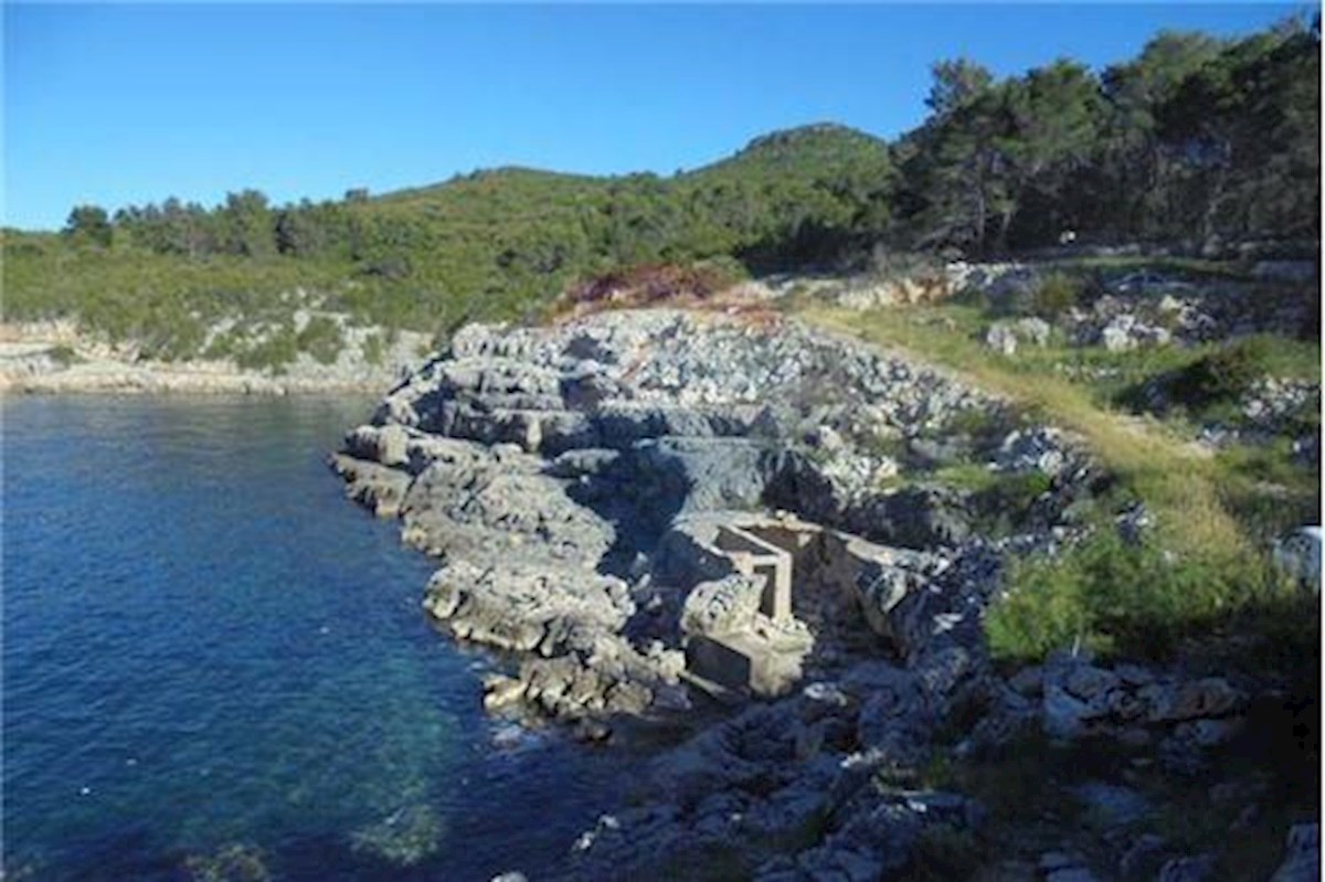 OTOK HVAR, SEVERNA STRAN, KMETIJSKO ZEMLJIŠČE OB MORJU