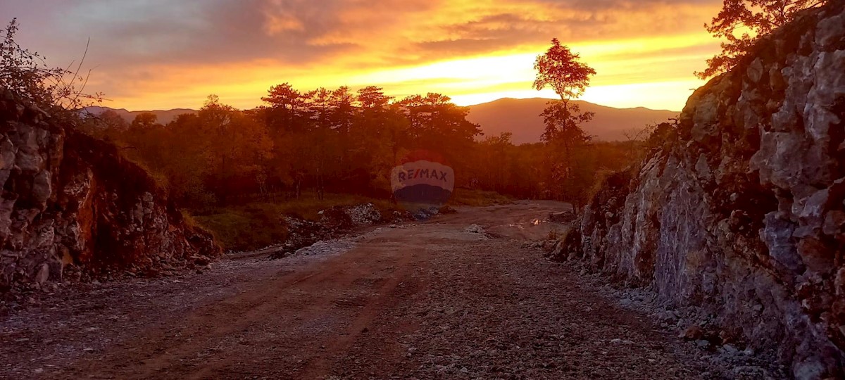 Stavbno zemljišče Breza, Klana, 734m2