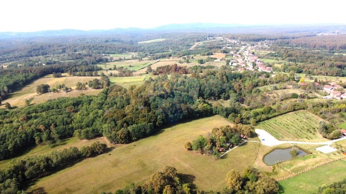 Okolica SISAKA, edinstveno izletišče na 32 ha zelenja