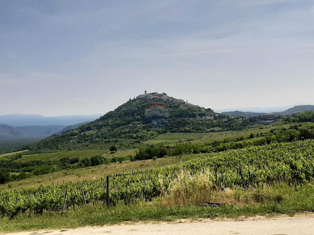 Stavbno zemljišče Motovun, 2.157m2