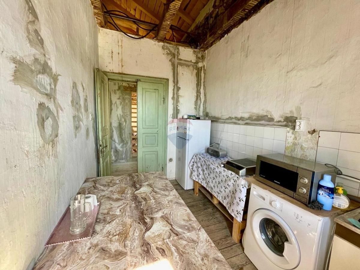 Bribir – Starejša Hiša z Začetimi Dela na Adaptaciji