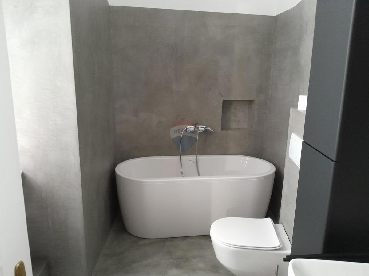 Stanovanje/Apartma Arsenal, Pula, 147,27m2