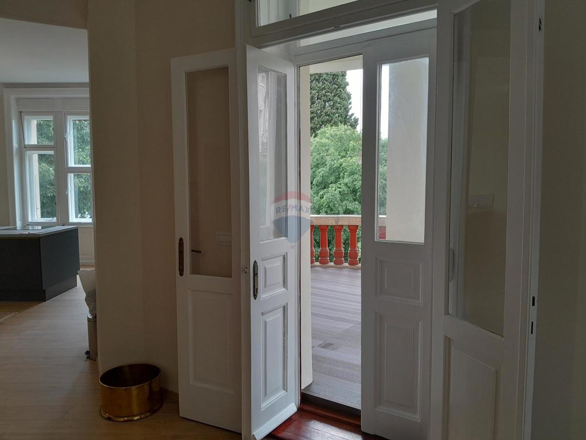 Stanovanje/Apartma Arsenal, Pula, 147,27m2
