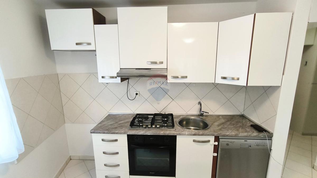 Istra, Štinjan – stanovanje s teraso, 1 km od plaže