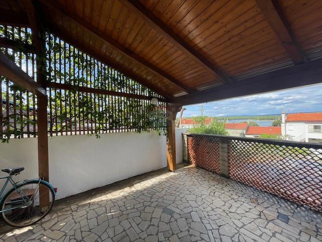 Otok KRK - PUNAT, OČARLJIVA KAMNITA HIŠA - 100 m OD MORJA!