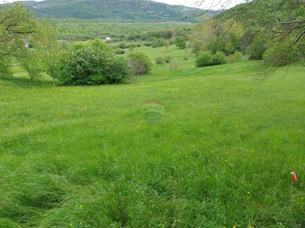 Stavbno zemljišče Lupoglav, 778m2