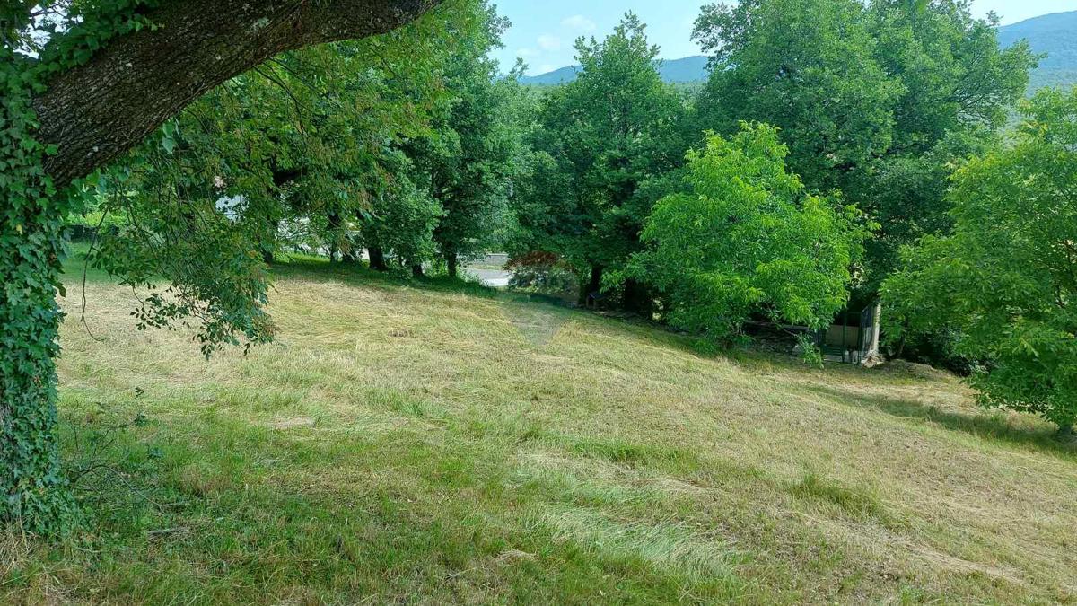 Stavbno zemljišče Lupoglav, 778m2