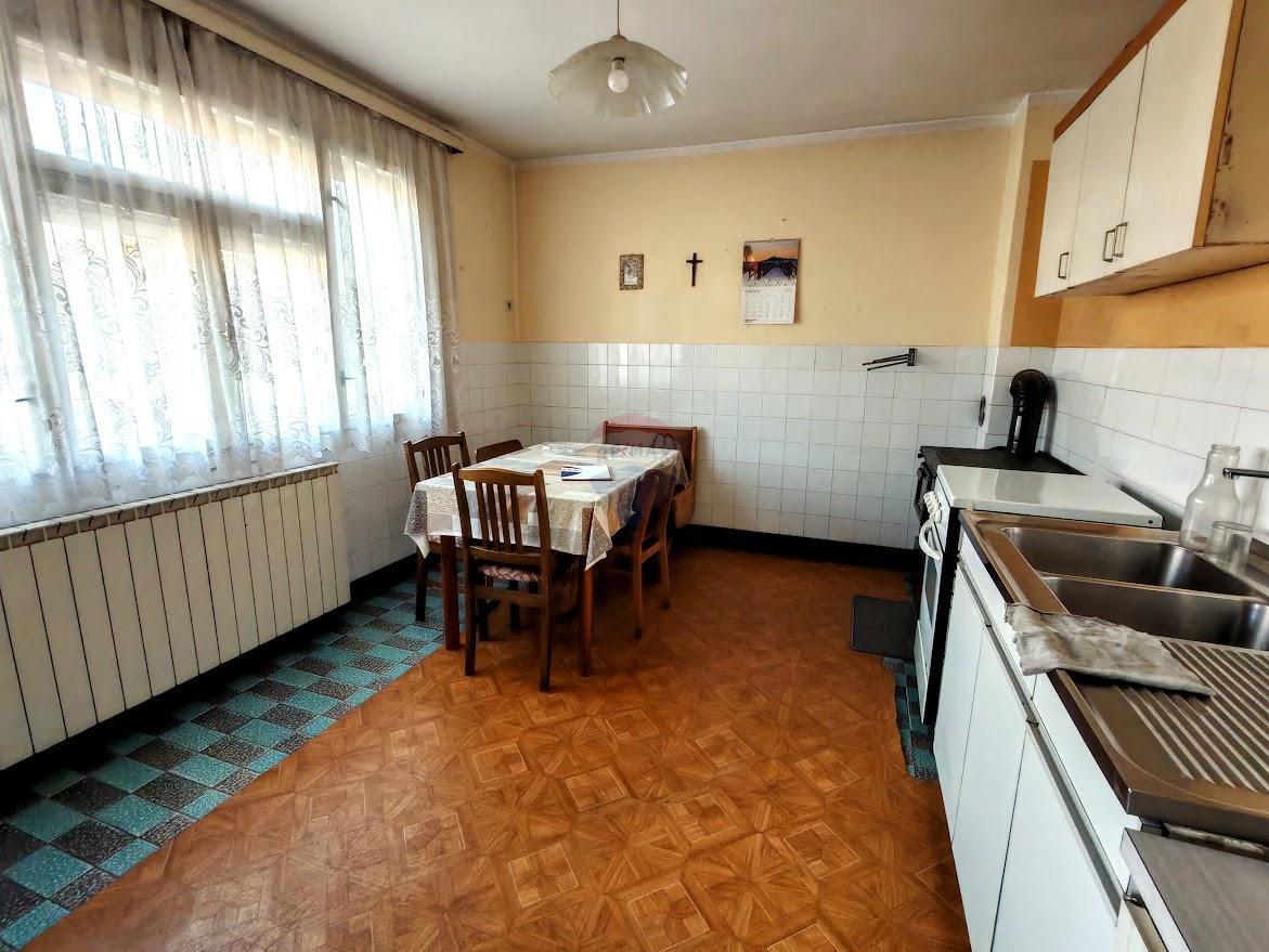 Hiša Duga Resa, 93m2