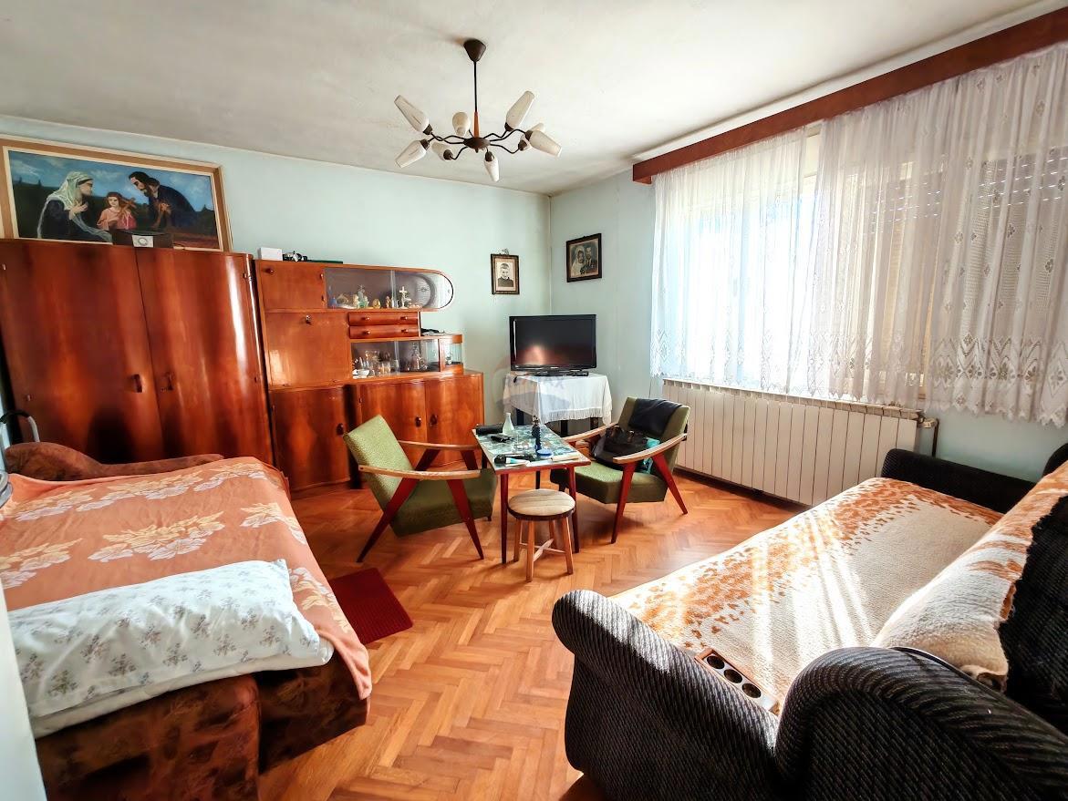 Hiša Duga Resa, 93m2