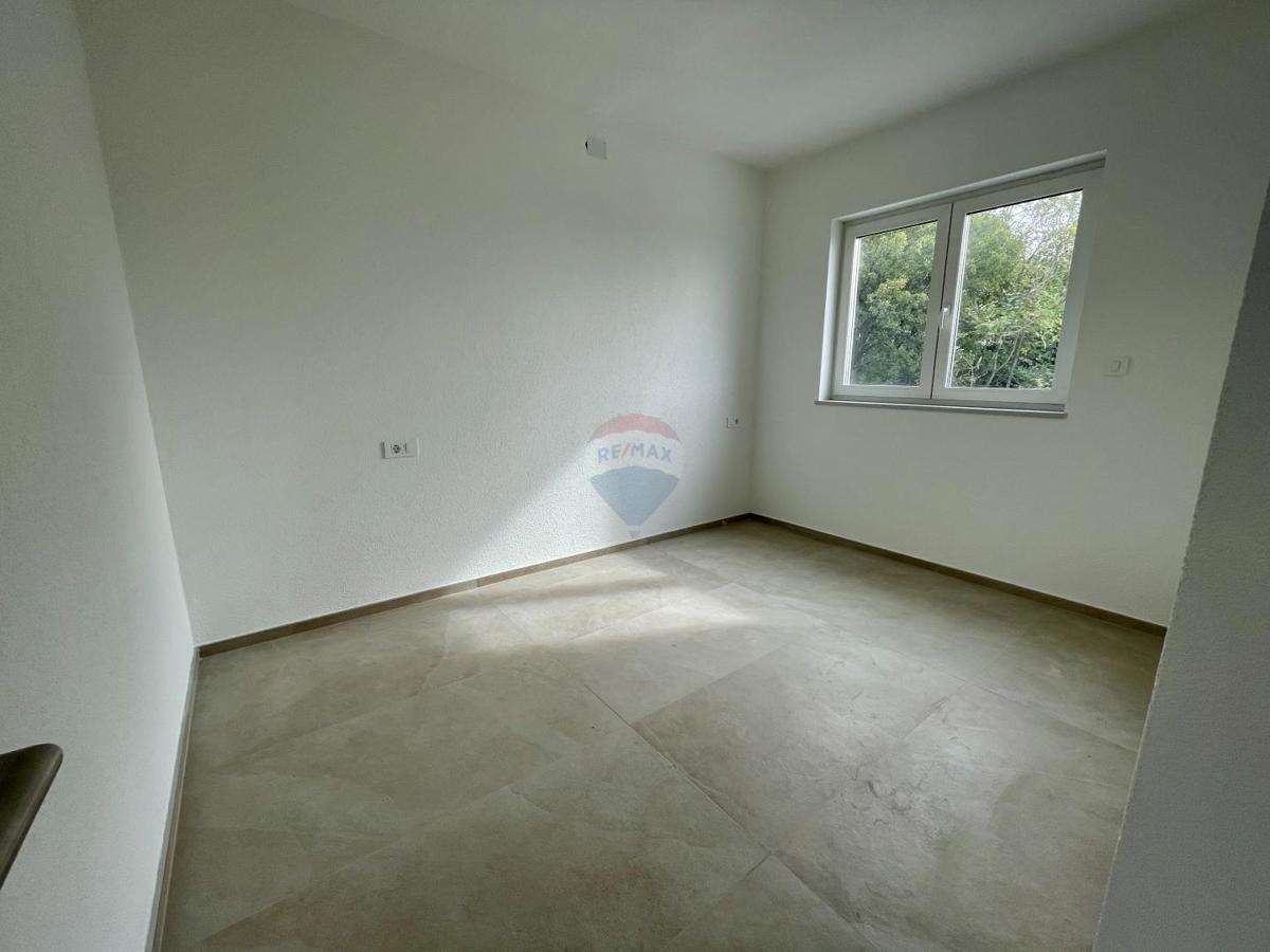 Novi Vinodolski, Smokvica – novogradnja z razgledom na morje