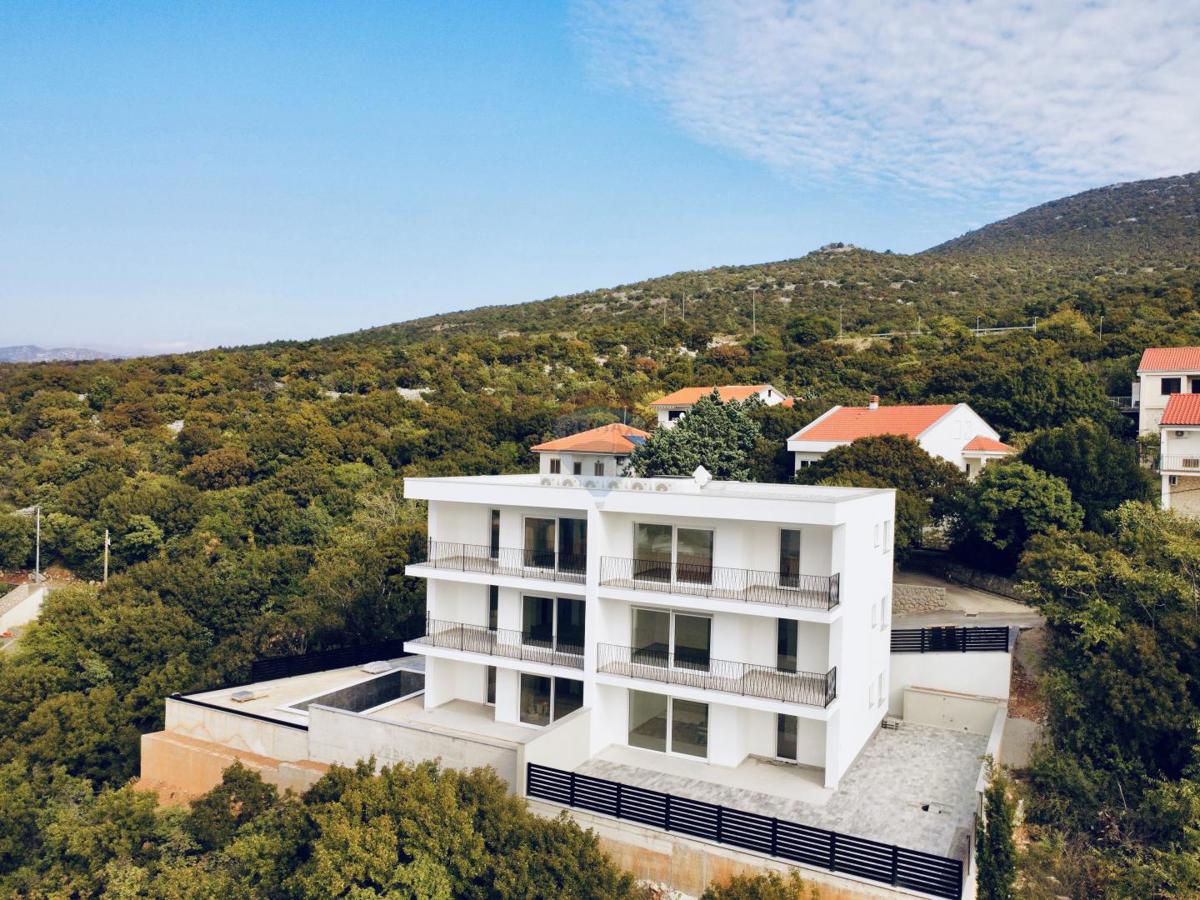 Novi Vinodolski, Smokvica – novogradnja z razgledom na morje