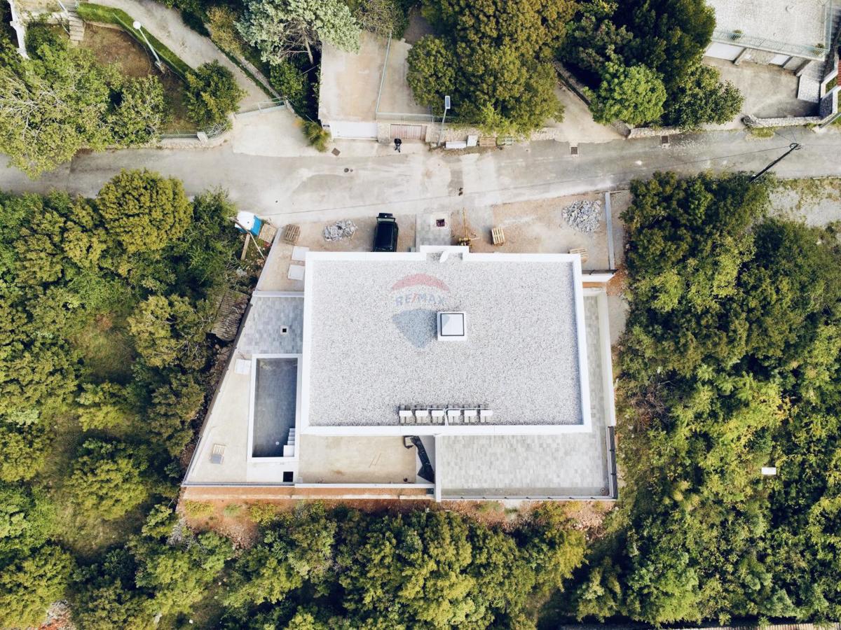 Novi Vinodolski, Smokvica – novogradnja z razgledom na morje