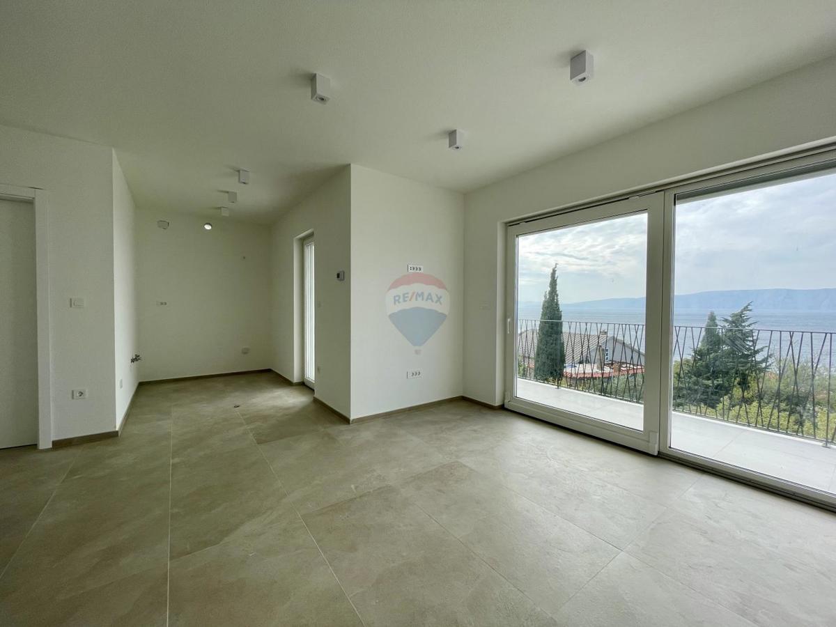 Novi Vinodolski, Smokvica – novogradnja z razgledom na morje