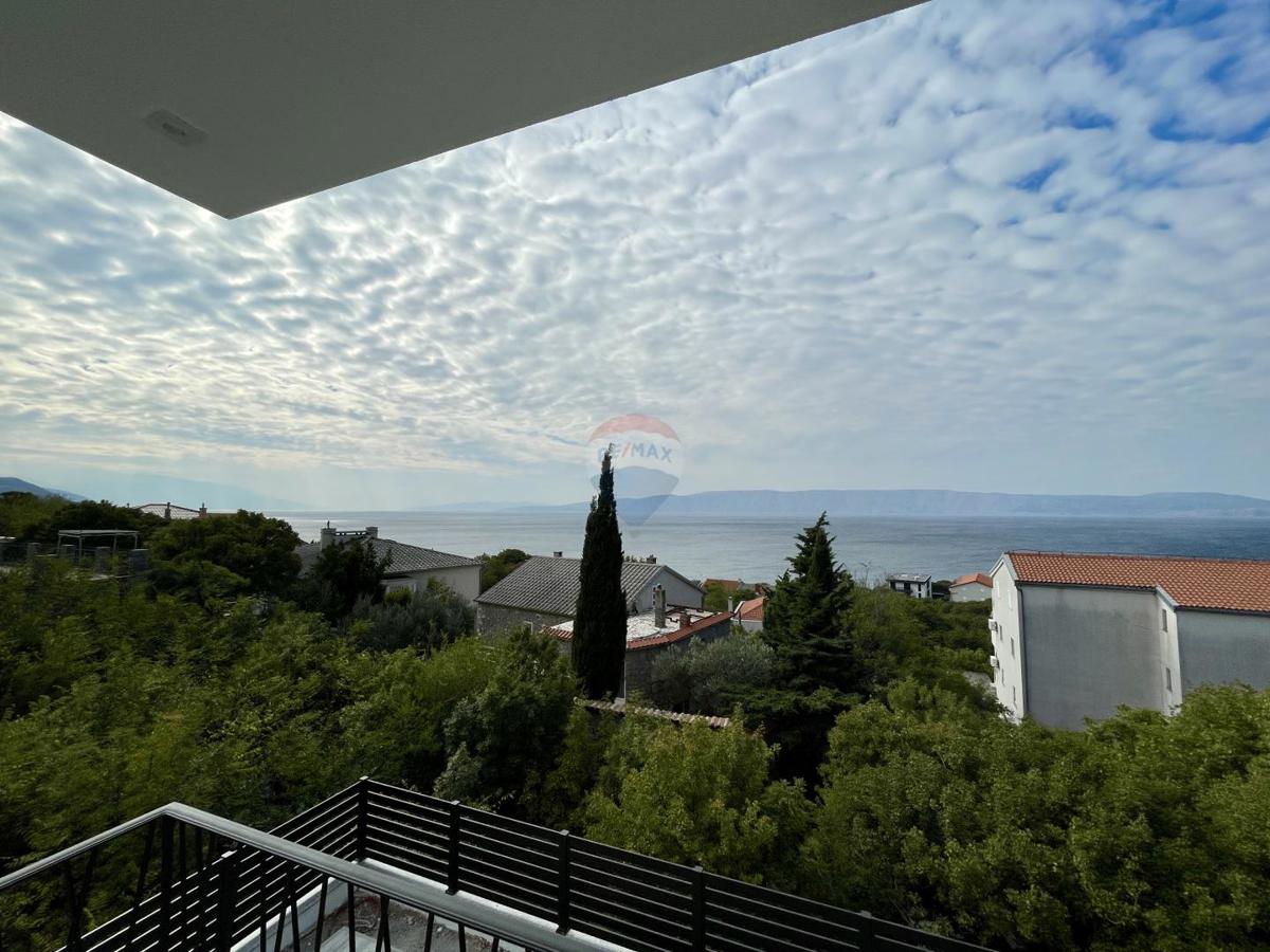 Novi Vinodolski, Smokvica – novogradnja z razgledom na morje