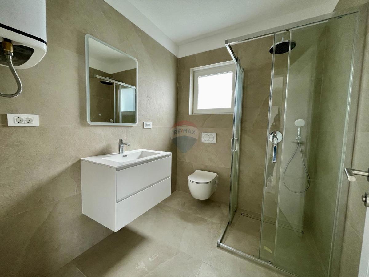 Novi Vinodolski, Smokvica – novogradnja z razgledom na morje